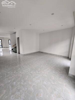 CHO THUÊ BIỆT THỰ VINHOMES GRAND PARK BIỆT THỰ 3 TẦNG TRÊN 200M2 HOÀN THIỆN GIÁ CHỈ 35 TRIỆU/THÁNG