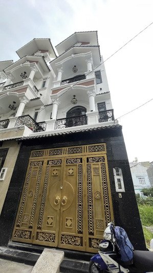 nhà đẹp hiện đại 3 tầng sân thượng, ngay phạm văn đồng, vành đai 2, hẻm xe hơi khu dân cư vip