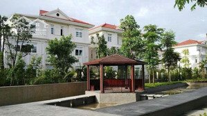 bán gấp căn biệt thự full đồ diện tích 390m2 , giá 256tr/m2 liên hệ em 