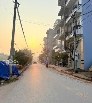 gia đình cần bán 80m2 đất pheo đẫy - mặt đường hoàng quốc việt kd - sát dự án nouble tây thăng long