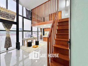 duplex view kính, máy giặt riêng, full nội thất, gác cao 1m7, phòng siêu rộng ở được 3-4 người