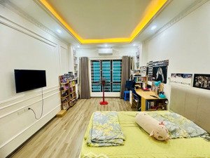 gấp, nhà đẹp ngay chợ thái hà, 38m - 5 tầng, thông sàn, chào bán 11.5 tỷ