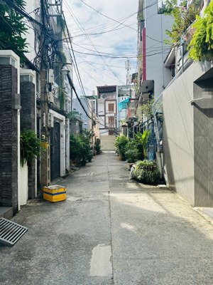 chỉ 5.2 tỷ !!! bán nhà hxh trường chinh - thông ra 89 nguyễn hồng đào, 3.35x9.1m [ 2 tầng ]