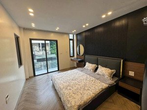 bán nhà 5pn, 6wc, 70m2, 14 tỷ , nội thất đầy đủ, có thang máy, thạch bàn, long biên, hà nội