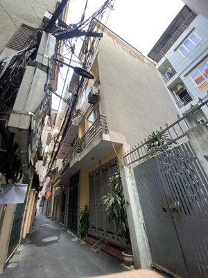 chính chủ bán nhà đường láng, hàng hiếm lô góc 32m2x6t, ngõ thông cách phố 50m giá nhỉnh 6 tỷ