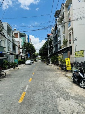 bán nhà đường lê lăng - ngay trường gtvt tw3 - 27,5 tỷ tl dt: 12x18m ( 209m2 ) cấp 4 đang cho thuê