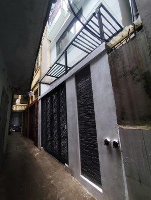 chdv đê la thành ô tô cách nhà 20m dt 57m2 mt 4.6m 6t thang máy pccc đầy đủ giá hơn 250tr/m2