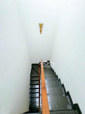 hẻm 3.5m, 2 căn ra mt đường - đề thám quận 1 - 42m2, 4 tầng 5 pn 7 wc.