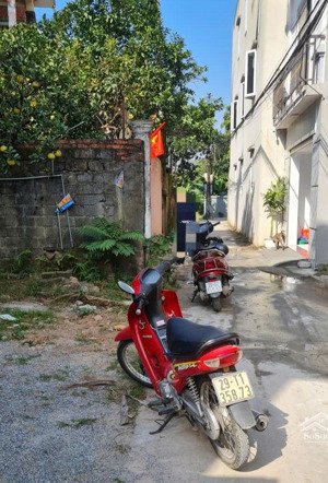 đất thổ cư 57m2 ngõ thông ô tô ngay trường đhsp thể thao phụng châu chương mỹ hn.