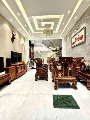 hxh 1/ nguyễn thái sơn- gần đh công nghiệp- 4 tầng mới ở ngay.