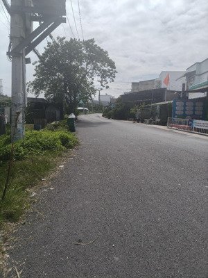 đất hẻm xe hơi - gần dự án tổng hợp khu vui chơi - ngang 5m đất xd tự do đã có giấy phép xd.