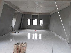 cho thuê văn phòng 110m² louis city hoàng mai vị trí đẹp, view hồ, đầy đủ điều hoà, 110m2, giá tốt