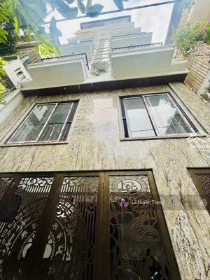 dòng tiền 1tỷ2 - lãi vốn - nhà đẹp hiếm - ngõ vip tây hồ - chdv xây mới -7t, 6m mặt tiền - 22tỷ