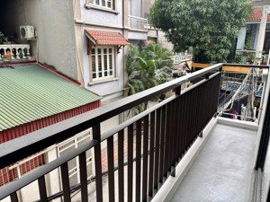 cho thuê căn hộ 1 ngủ 1 khách ô tô đỗ cửa