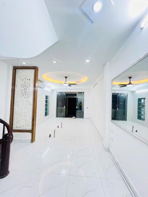cho thuê cả nhà 5 tầng mặt ngõ to, kinh doanh, làm spa, gội đầu, khu đông dân, 59 phạm văn đồng