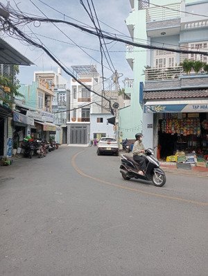 nhà cấp 4 ngang khủng 9m full thổ vị trí sầm uất liên khu 2 - 5 giá tốt diện tích lớn hiếm có