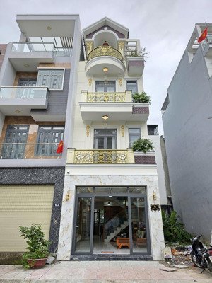 bán nhà đẹp 3 tầng hoàn công. kdc phú hồng thịnh. gần big c dĩ an. full nội thất. rẻ. nhanh tay!!