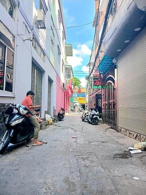 doanh thu 35tr/th- chỉ 7 tỷ - chốt - nhà 5 tầng mới- gần mt cách mạng tháng 8, q3