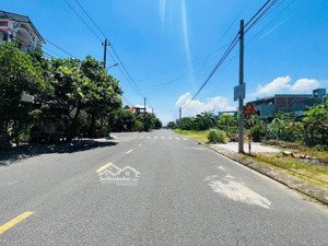 cần bán gấp 1 cặp đất đẹp đường 10,5m hoà xuân