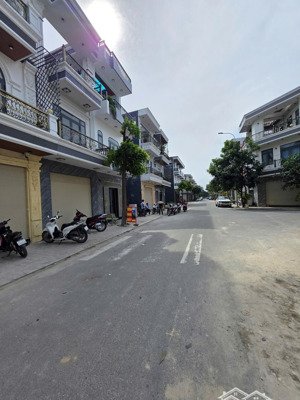 bán gấp! đất - chỉ 2.79 tỷ - kdc lê phong - trục chính kinh doanh. đẹp không lỗi. lh 