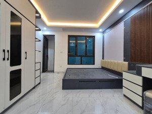 bán nhà hiếm tôn đức thắng 30mx5t,ngõ oto tránh, kinh doanh tốt, cách 1 nhà ra phố