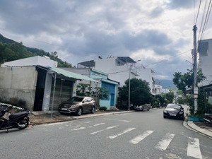 bán lô đất hòn rớ 2 thành phố nha trang 82.9m2 là lô góc 2 mặt tiền sổ vuông giá 5.4 tỷ