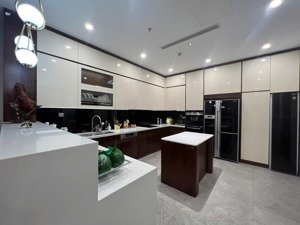 cho thuê cc 3pn, 2wc, 145m2 tại hoàng đạo thúy, 23 triệu vnd lh 