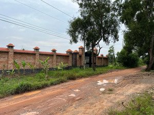 đất tân an gần cầu ông cộ mặt tiền đê bao sông sài gòn. 30x167. 7299m thổ cư 2600m. đag ngộp ạ