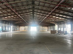 cho thuê kho xưởng 3600m2 và 2300m2 lái thiêu - thuận an, có pccc tự động, xe cont