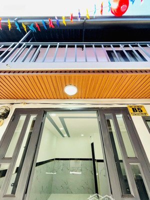 nhà 4x6 2pn2wc ngay cách chợ 50m, khu đông dân, nước máy ,ko quy hoach tranh chấp 495tr