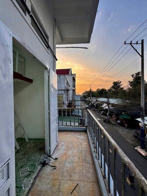 bán dãy trọ + 249m2 đất (5*50) có thổ cư giá 620tr, xây được 1 ki-ốt và 10 phòng trọ nữa ở hcm mới