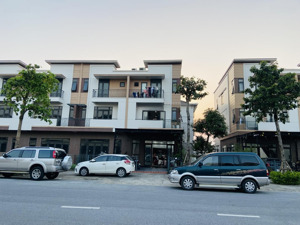 duy nhất 1 căn - 1 căn duy nhất 120m2 đường 26m bán sổ chính chủ kđt centa city sát hà nội chỉ 9,x