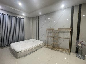 phòng 25m đẹp phạm văn đồng gần gigamall cách cầu b.trieu, b.loi 1.5km