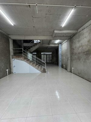 cho thuê 300m2 làm văn phòng kết hợp kho chỉ 12 triệu/tháng, vị trí đẹp xây 4 tầng