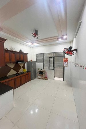 tân phú khu vườn lài nhà 4 tầng 4 phòng ngủ 2 sân thượng hẻm xe hơi sát mặt tiền