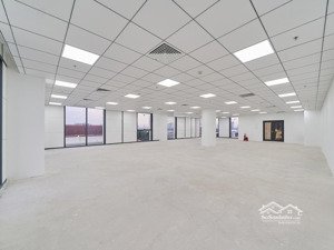 chính chủ cho thuê sàn văn phòng 150m2 siêu rẻ chỉ 20tr/tháng có chia sẵn phòng tại tô vĩnh diện