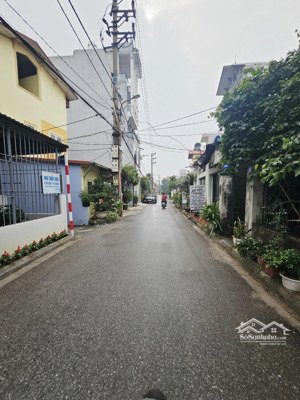 nhà 32m2 ngay cạnh aeon mall long biên chỉ 5.9 tỷ ô tô đỗ. gần trường học, công viên