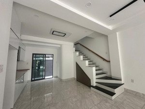 bán nhà phố 1 trệt 2 lầu đường gần ubnd thuận giao đường trước nhà 13m