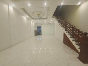 cần bán cắt lỗ 700 triệu căn sh2 centa city trục đường 26m hướng tây tứ trạch