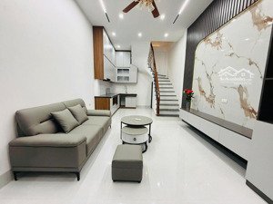 nhà chuẩn! đê la thành, ngõ thông, kinh doanh, ô tô đỗ gần, 35m ra phố, sân để xe, mới đẹp, 36.8m2