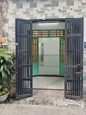 bán gấp nhà riêng tại phạm văn bạch, tân bình, hcm chỉ 90tr/m2 !!!
