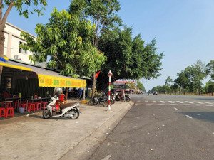 chính chủ kẹt tiền bán gấp. dãy trọ 10x30. mt vành đai 4, 7 phòng trọ, 2 kiot. liên hệ 