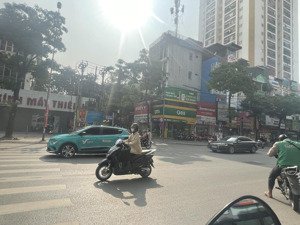 bán nhà mặt phố dt 220m2, mt 10,6m. giá 71 tỷ. phố hồ tùng mậu thông phố nguyễn đổng chi, hàm nghi