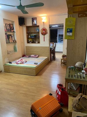 bán căn góc tập thể tầng 4 khu d ngõ 32 lương định của rộng 5m ô tô đỗ chân cầu thang