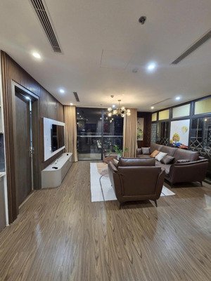 cho thuê căn 3pn toà vinhomes west point tầng cao