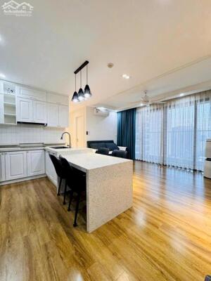 CĂN HỘ 3 NGỦ GIÁ TỐT - view đẹp tại Vinhomes D''capitale: DT 98m2, full đồ, tầng trung