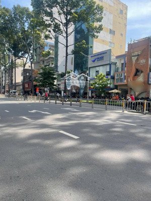 siêu hiếm! bán gấp mt trần hưng đạo. pnct - q1. dt: 4.1x17m. cn 67.8m2. 5tầng hđt: 68tr/th giá 30tỷ