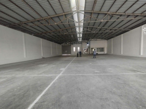 cho thuê kho xưởng đường nguyễn văn linh, long biên, dt 1000m2 , pccc, xuất vat, xe công, bảo vệ.