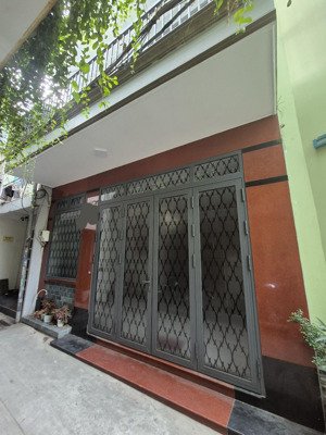 nhà ngang khủng 6m.dài 11m.3 tầng.ngay trung tâm khu bàu bàu cát.trương công định.chỉ nhĩn 6 tỏi