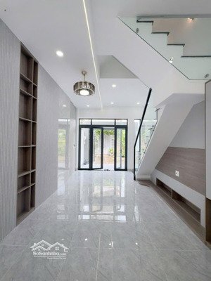 bán nhà 1 trệt 2 lầu thiết kế hiện đại, đầy đủ tiện ích, dọn vào ở ngay có giá tốt 5,3 tỷ